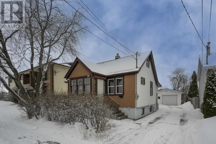 110 Northern AVE, Thunder Bay, Ontario P7C2V5