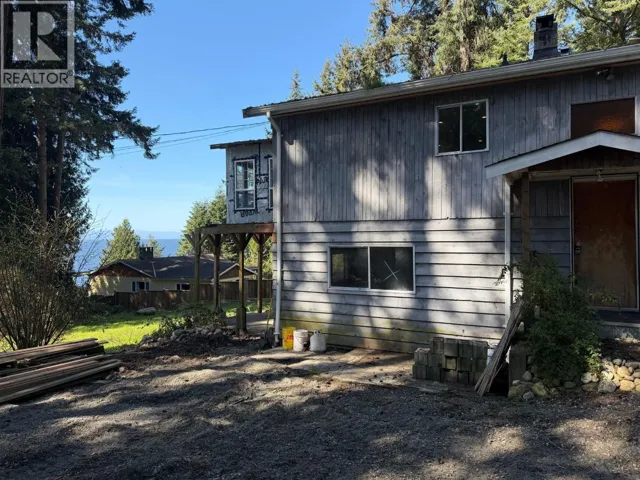 2405 MILLINER ROAD, Roberts Creek, British Columbia V0N2W6