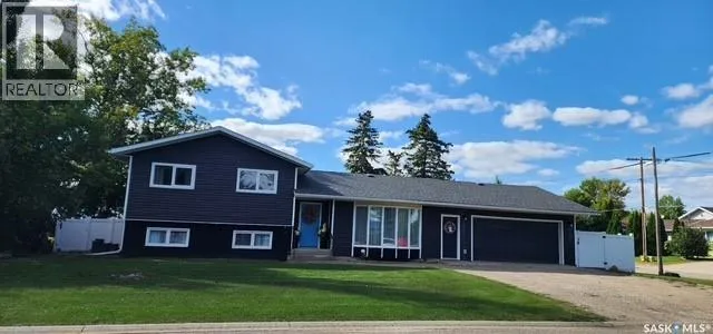 613 Peters AVENUE, Oxbow, Saskatchewan S0C2B0