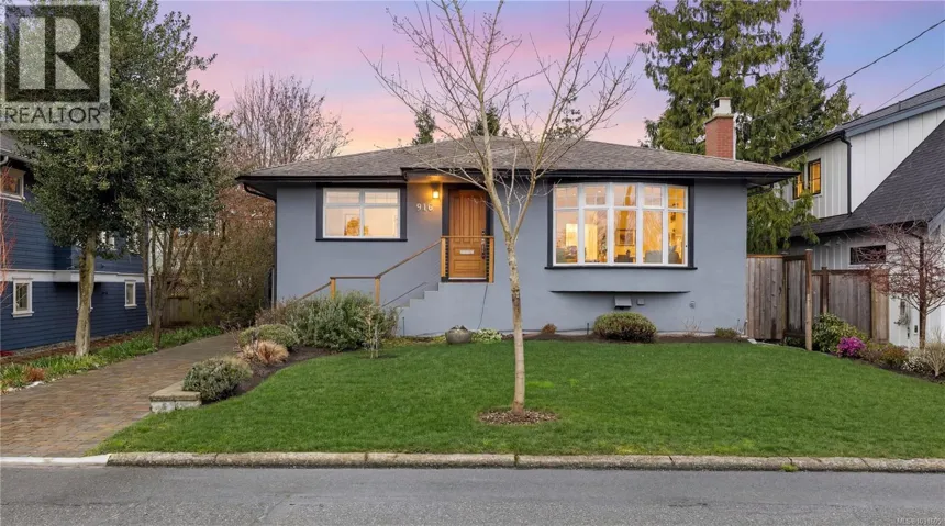 916 Monterey Ave, Oak Bay, British Columbia V8S4A2