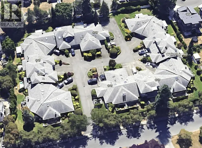 15 1717 Blair Ave, Saanich, British Columbia V8N6G6