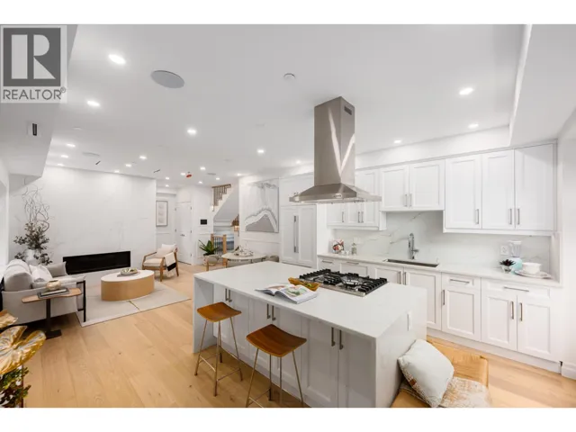 2014 W 15TH AVENUE, Vancouver, British Columbia V7V3P3