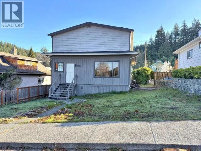 6325 OAK STREET, Powell River, British Columbia None