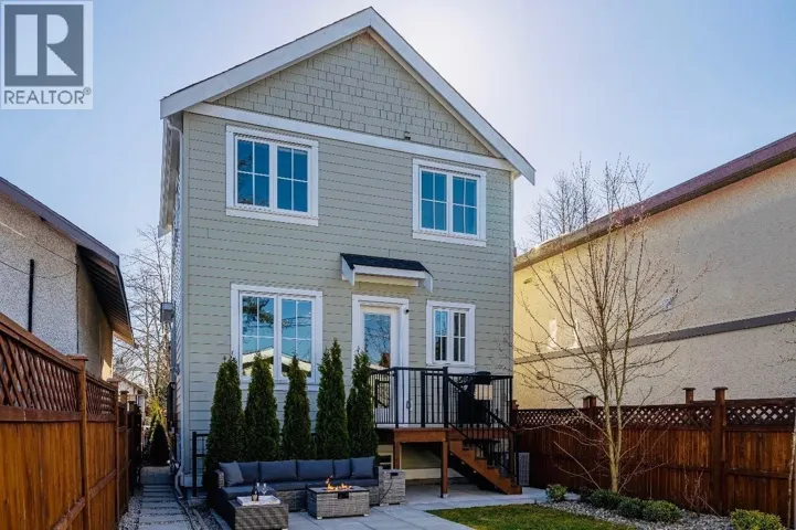 4327 PERRY STREET, Vancouver, British Columbia V5N3X6