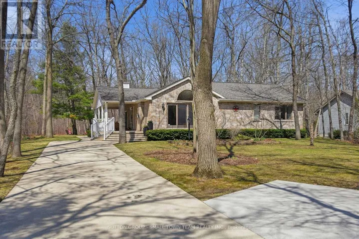 8816 TIMBERWOOD TRAIL, Lambton Shores (Grand Bend), Ontario N0M1T0