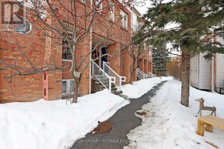 115 TALL PINES PRIVATE, Ottawa, Ontario K2H1H1