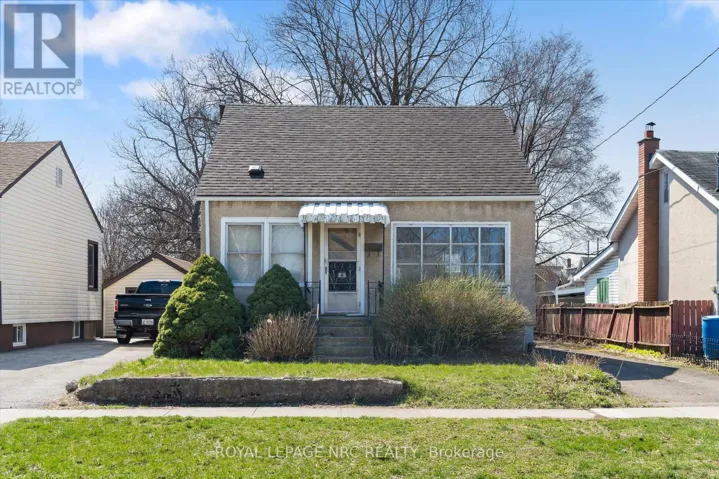 8 BYRON PLACE, St. Catharines (Haig), Ontario L2R1M2