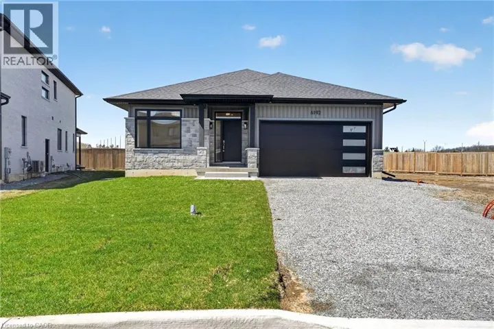 6192 CURLIN Crescent, Niagara Falls, Ontario L2H3W6