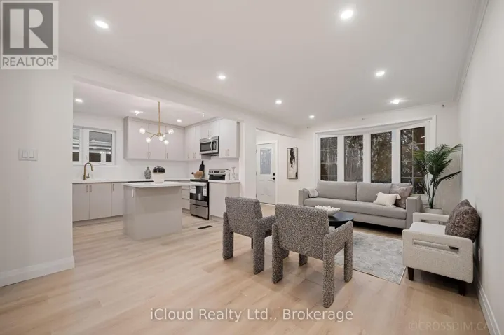 107 BAYVIEW PARKWAY, Newmarket (Huron Heights-Leslie Valley), Ontario L3Y3W2