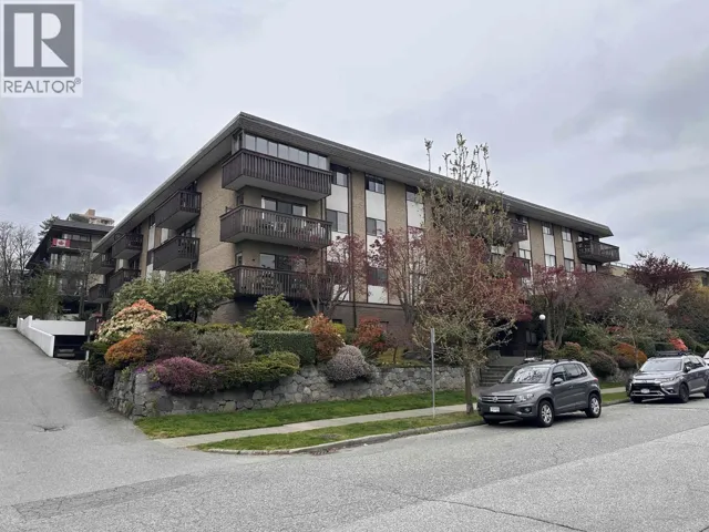 205 120 E 4TH STREET, North Vancouver, British Columbia V7L1H6