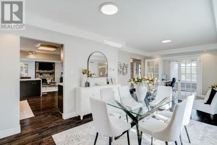 890 WAYNE DRIVE, Newmarket (Huron Heights-Leslie Valley), Ontario L3Y5T7
