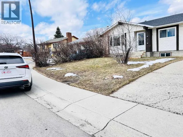 223 Pineland Place NE, Calgary, Alberta T1Y3L4