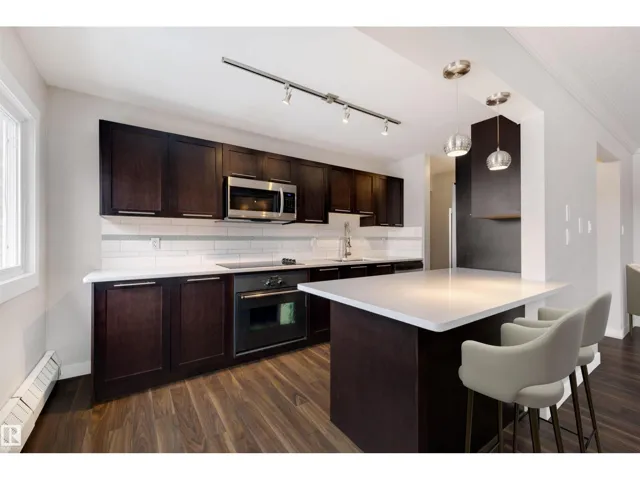 #32 10015 83 AV NW, Edmonton, Alberta T6E2C3