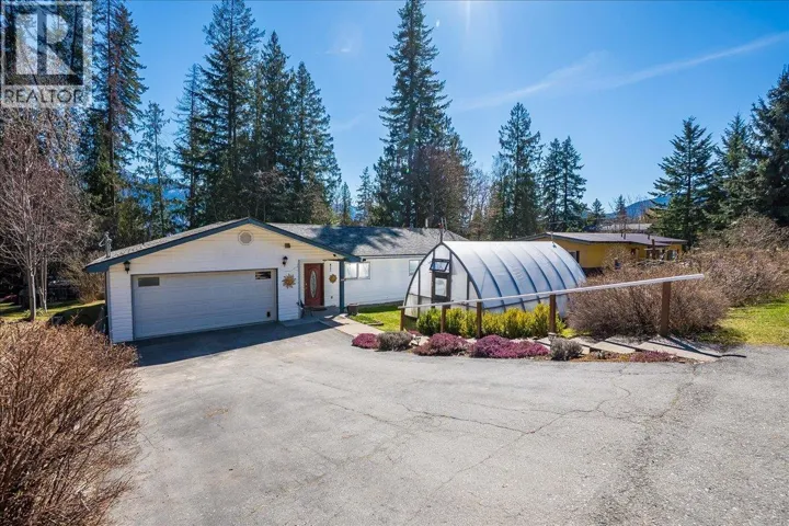 210 Bayview Street, Kaslo, British Columbia V1L1M0