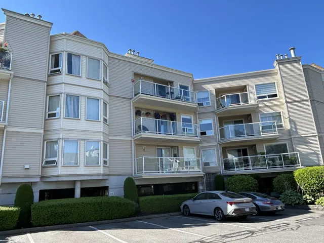 305 9295 122 STREET, Surrey, British Columbia V3V4L4