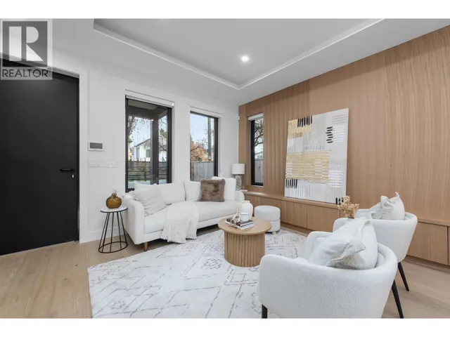 2 4885 MOSS STREET, Vancouver, British Columbia V5R3T3