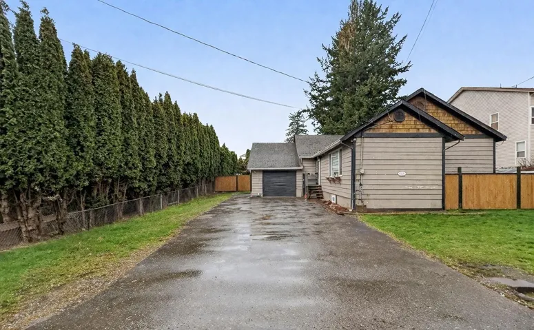 33056 CHERRY AVENUE, Mission, British Columbia V2V2T9
