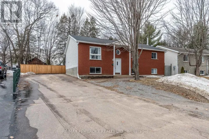 24 EARL STREET, Petawawa, Ontario K8H3M4