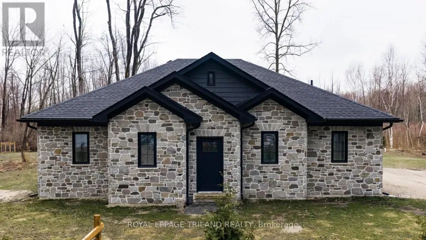 6043 FRANKS ROAD, Lambton Shores (Kettle Point), Ontario N0M1J0