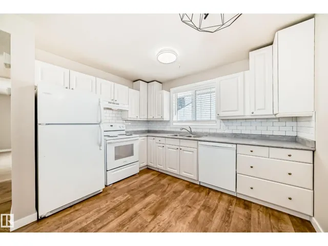 6 WOODVALE VG NW, Edmonton, Alberta T6L1W4