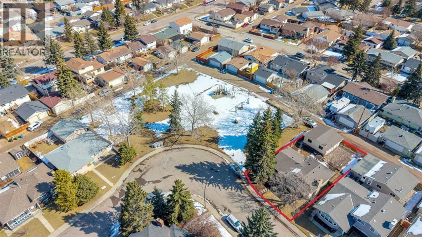 221 Madeira Crescent NE, Calgary, Alberta T2A4N3