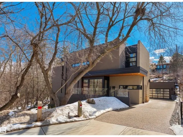 9651 87 AV NW, Edmonton, Alberta T6C1K5