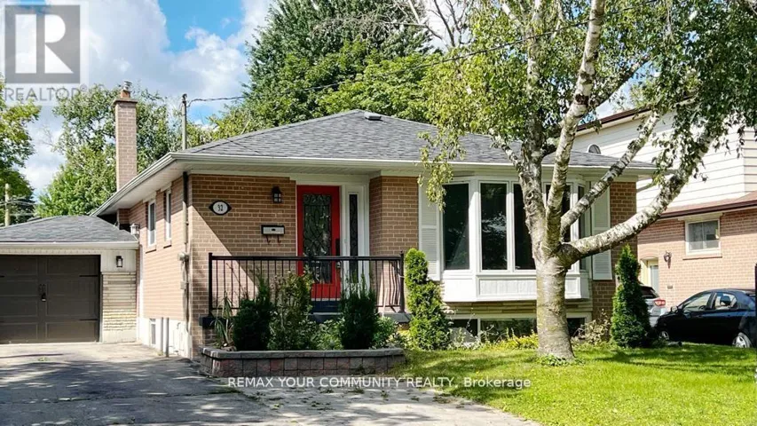 LOWER - 32 COLLINS CRESCENT, Aurora (Aurora Heights), Ontario L4G2W2