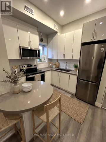 5 - 728 QUEEN STREET E, Toronto (South Riverdale), Ontario M4M1H2