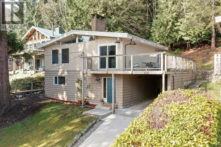 1175 MARINE DRIVE, Gibsons, British Columbia V0N1V1