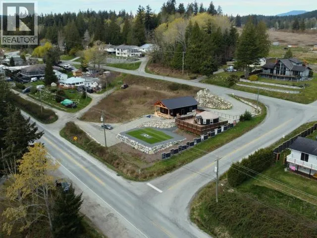 8122 HIGHWAY 101, Powell River, British Columbia None