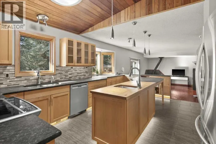 244 Ranchridge Bay NW, Calgary, Alberta T3G1V4
