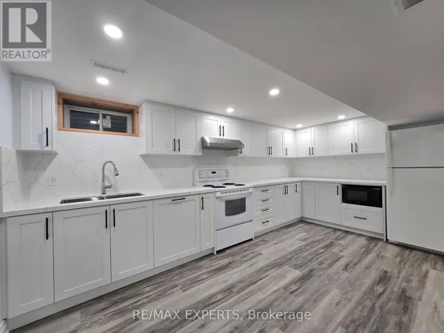 764 ELGIN STREET, Newmarket (Huron Heights-Leslie Valley), Ontario L3Y3B8