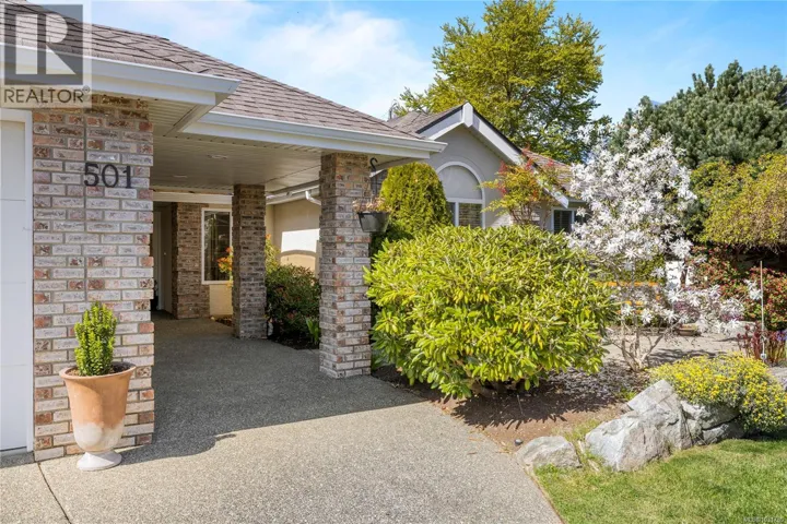 501 Muirfield Close, Qualicum Beach, British Columbia V9K2J9