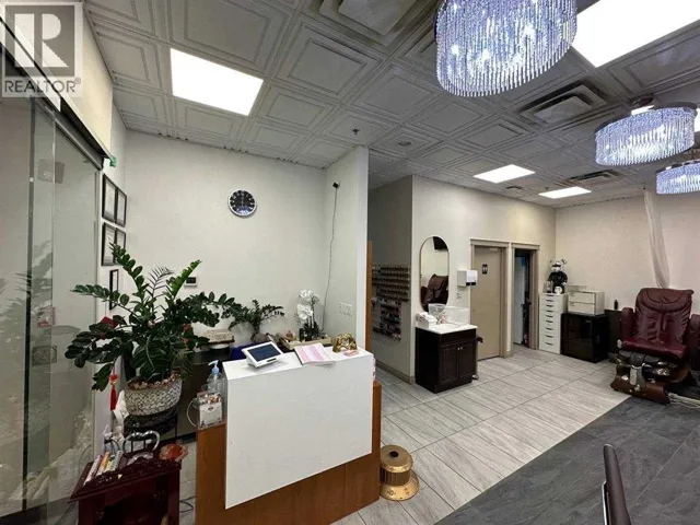 222, 1632 14 Avenue NW, Calgary, Alberta T2N1M7