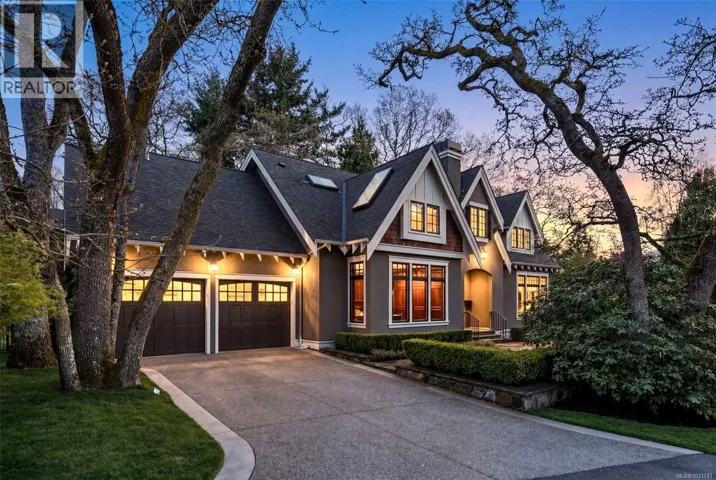 2096 Falkland Pl, Oak Bay, British Columbia V8S4M5