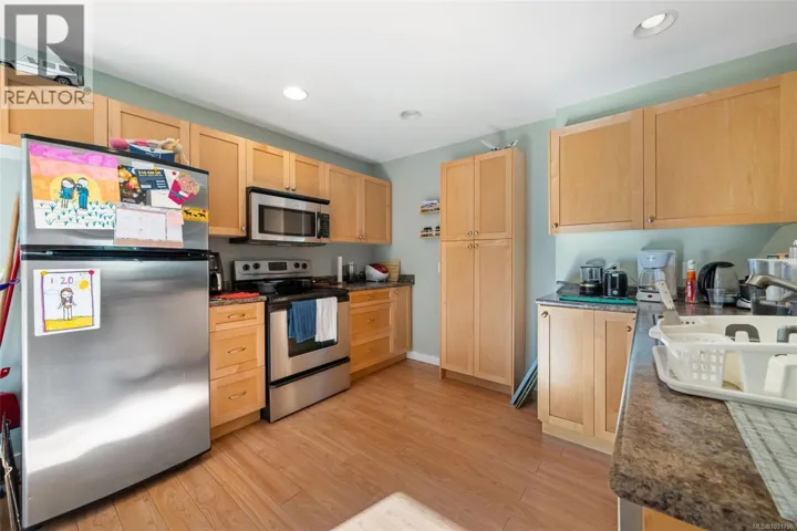 6896 Beaton Rd, Sooke, British Columbia V9Z0M3
