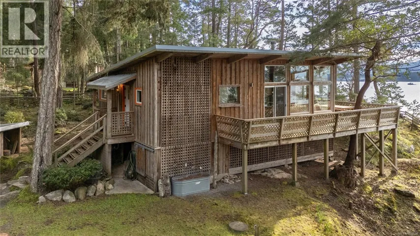 811 Canso Rd, Gabriola Island, British Columbia V0R1X2
