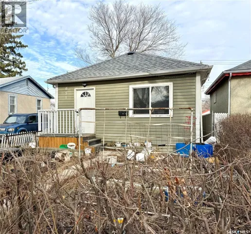 651 Queens STREET, Regina, Saskatchewan S4T4A2