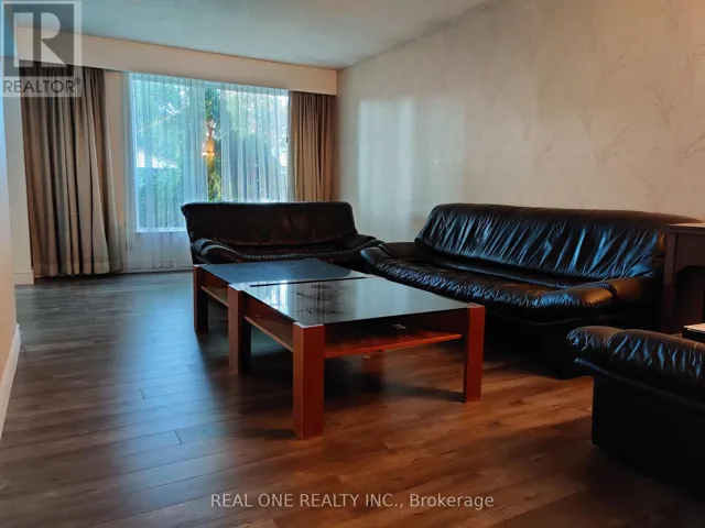 UPPER - 9 LISBURN CRESCENT, Toronto (Don Valley Village), Ontario M2J2Z4