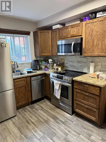 1 - 165 BERRY ROAD, Toronto (Stonegate-Queensway), Ontario M8Y1W4