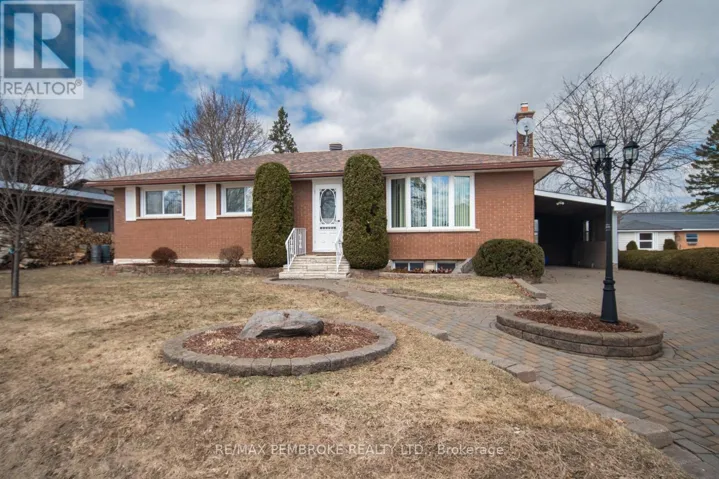 395 CHAMBERLAIN STREET, Pembroke, Ontario K8A2N3