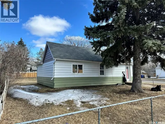 1502 F AVENUE N, Saskatoon, Saskatchewan S7L1X9