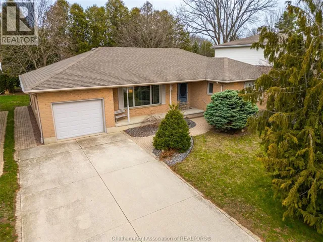 32 CHRISTINA PLACE, Chatham, Ontario N7L5K4