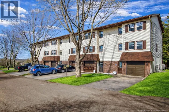 33 Hillsview Crescent, Rothesay, New Brunswick E2E3N4