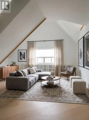 3 - 1 BELLWOODS PARK, Toronto (Trinity-Bellwoods), Ontario M6J1S4