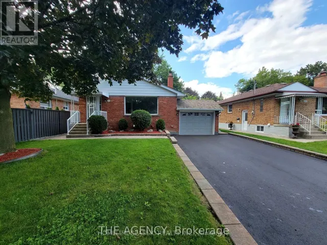 MAIN FLOOR - 26 BEAVERBROOK AVENUE, Toronto (Princess-Rosethorn), Ontario M9B2M9