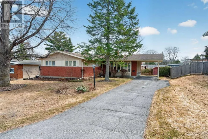 32 BOWMOOR AVENUE, Ottawa, Ontario K2E6M4