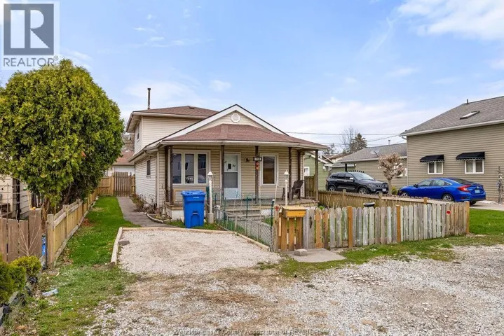 716 ALEXANDRINE, Windsor, Ontario N8X3C2