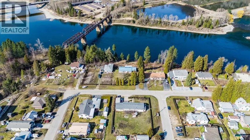 108 9th Avenue, Castlegar, British Columbia V1N1L5