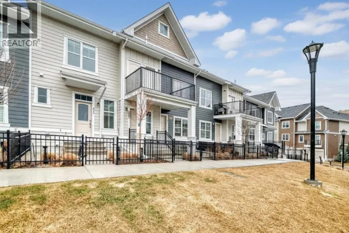 647 Cranbrook Walk SE, Calgary, Alberta T3M2V5